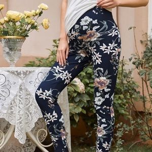 SHEIN Maternity floral leggings